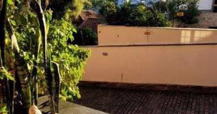 VENDA Casa  em condomínio  com 3 quartos,  suite,   no Bairro Chácara das Pedras,  Porto Alegre RS,  na  rua Monte Alverne.