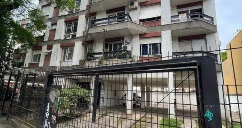 Apartamento de 2 dormitórios sendo um com sacada e garagem para 2 carros.