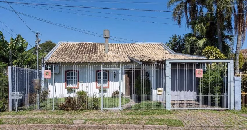 Casa para Venda - 244m², 3 dormitórios, sendo 1 suites, 2 vagas - Guarujá