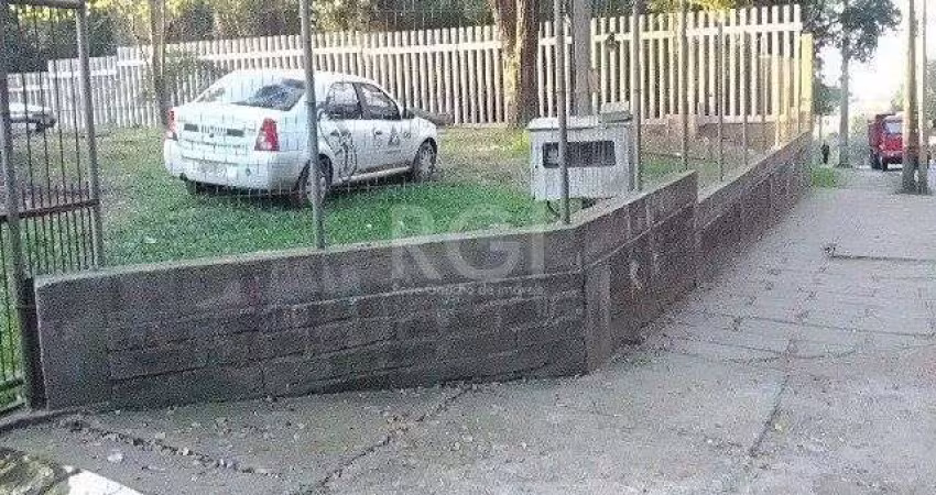 terreno com 2.500m² de área cercado com muro de concreto