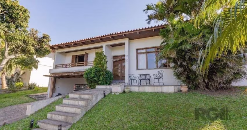 Casa em Condomínio em Cavalhada