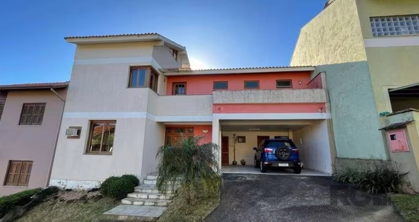 Casa em Condomínio em Cavalhada