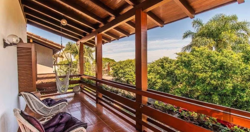 Casa com quatro quartos/dormitórios e muitos ambientes aconchegantes.