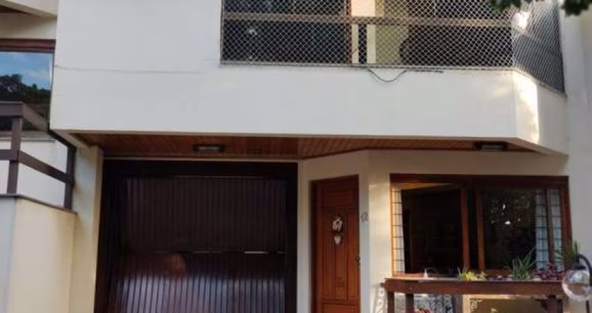 Casa de condomínio, com 3 dormitórios, sendo 1 suíte, 3 vagas, no bairro Nonoai, Porto Alegre, RS