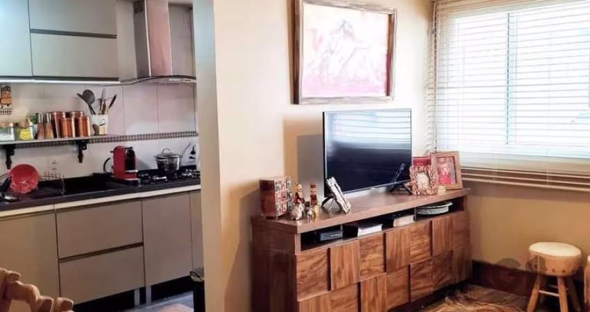 Apartamento de dois dormitórios com vaga, no Bairro Santo Antônio.