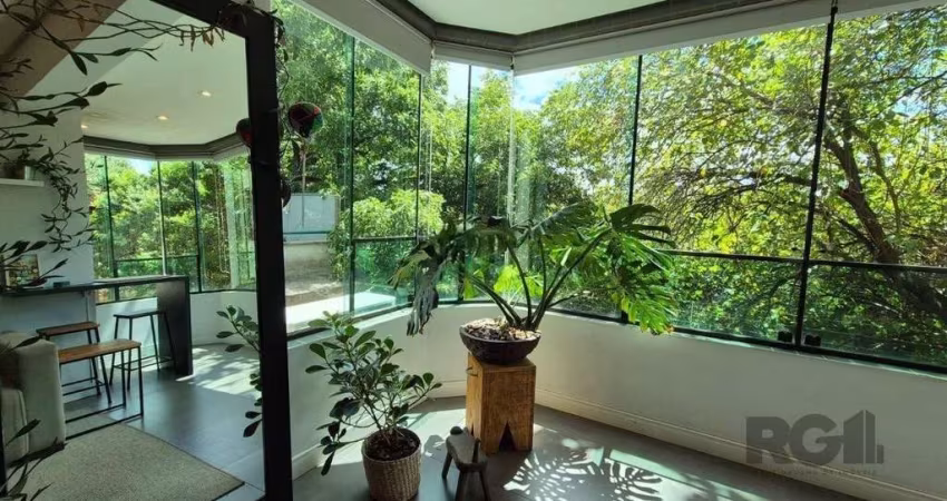 Apartamento com pátio a venda no bairro Menino Deus com 132 m²