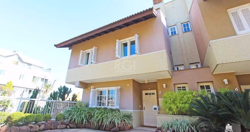Casa Condominio para Venda - 380m², 2 dormitórios, sendo 2 suites, 3 vagas - Chácara das Pedras