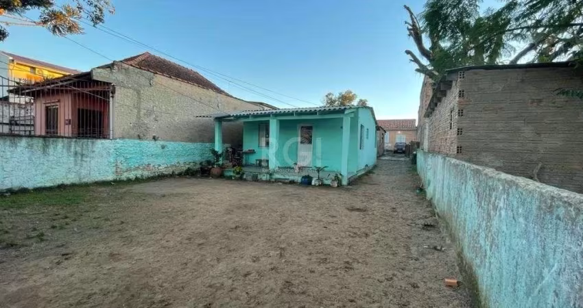 Casa para Venda - 482m², 3 dormitórios, 3 vagas - Camaquã, Porto Alegre