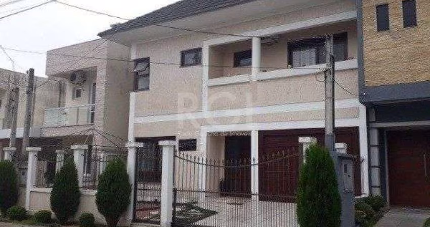 Casa para Venda - 272m², 3 dormitórios, sendo 1 suítes, 2 vagas - Hípica