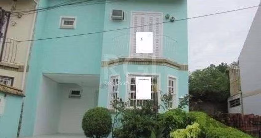 Casa Condominio para Venda - 165m², 3 dormitórios, sendo 1 suites, 2 vagas - Guarujá