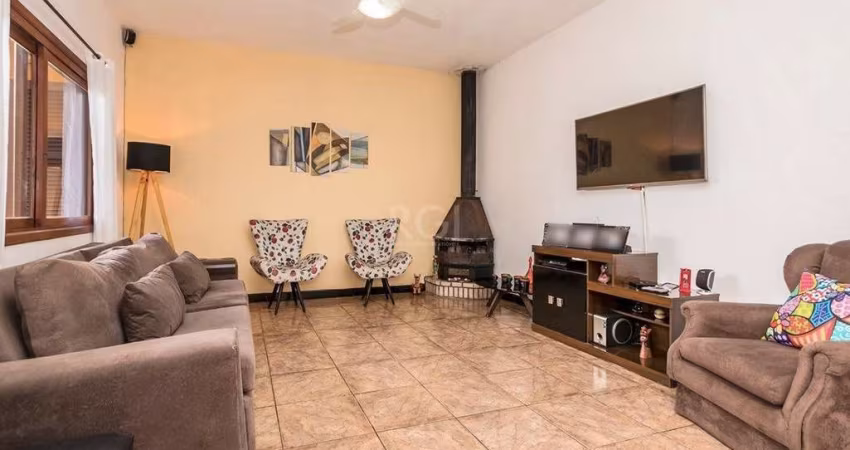 Casa para Venda - 168m², 3 dormitórios, sendo 1 suites, 3 vagas - Medianeira