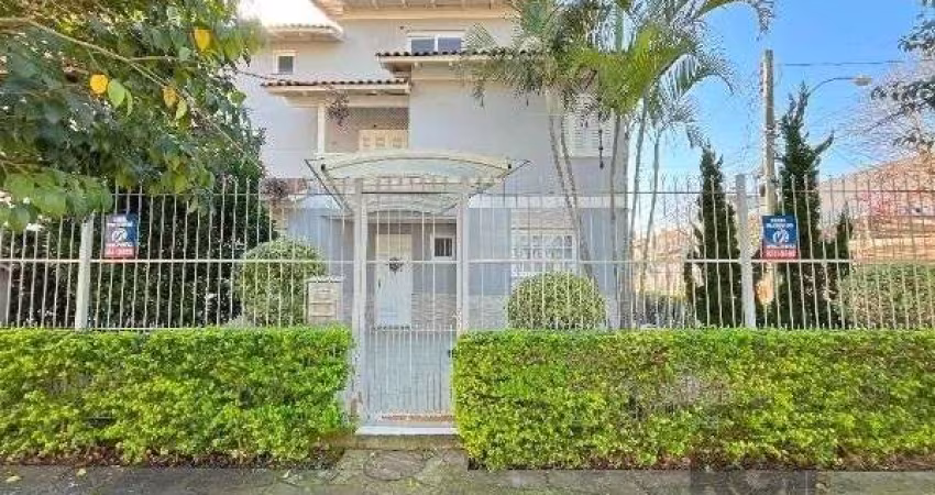 Casa em Porto Alegre, no bairro Espírito Santo, com 3 dormitório(s), e 3 banheiros, à venda.