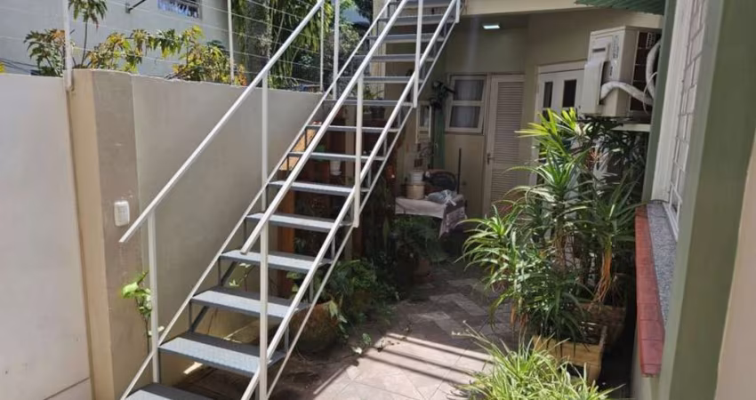 Apartamento com 2 dormitórios e 115m no Bairro Auxiliadora