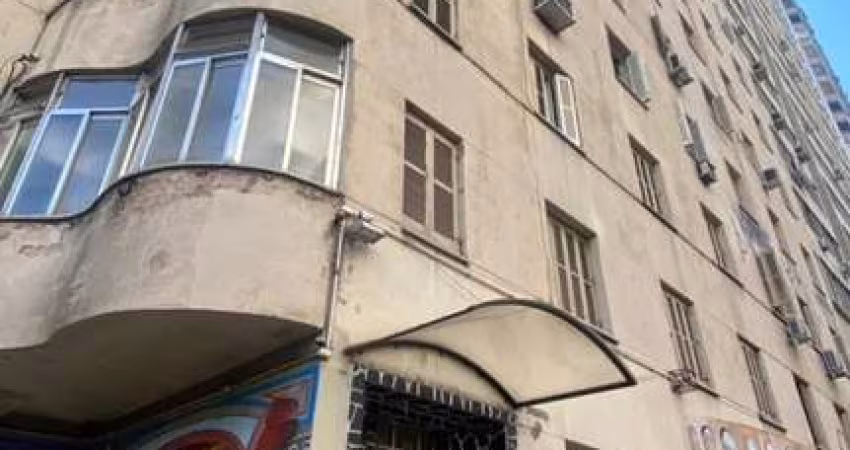 Excelente Apartamento à venda  - Centro, Porto Alegre. CÓD. RP389971