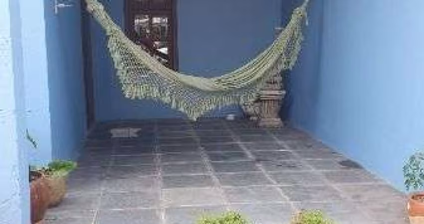 Casa em Porto Alegre, no bairro Hípica, com 2 dormitório(s), e 2 banheiros, à venda.