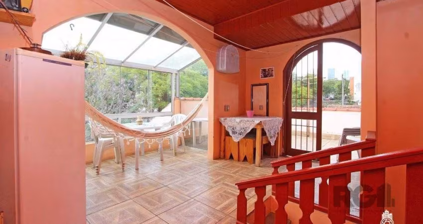 Casa de 250m² Para comprar no Bairro Mont Serrat  Por R$1.125.000,00