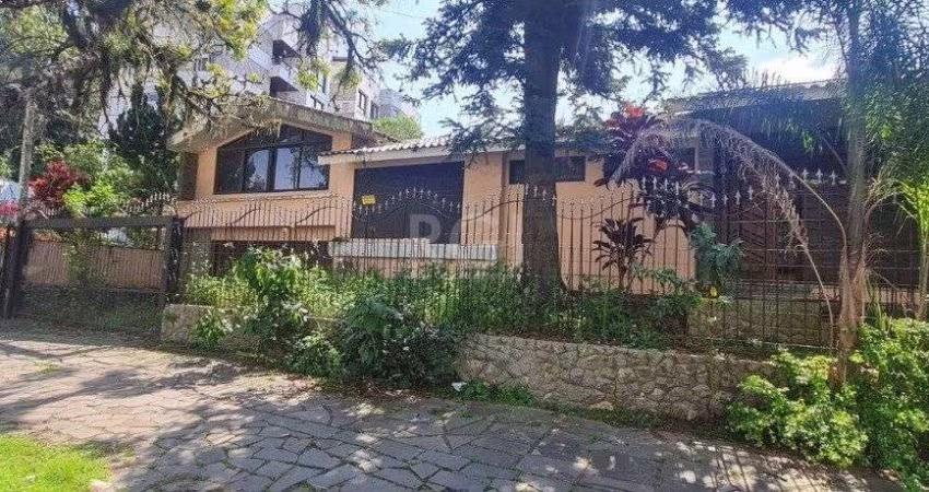 Casa para Venda - 400m², 4 dormitórios, sendo 1 suites, 4 vagas - Jardim Lindóia