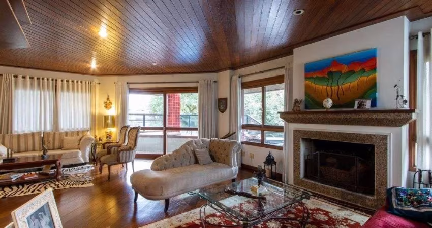 Vende-se apartamento de 253,5m² com 4 quartos (2 suítes) e 3 vagas - Petrópolis