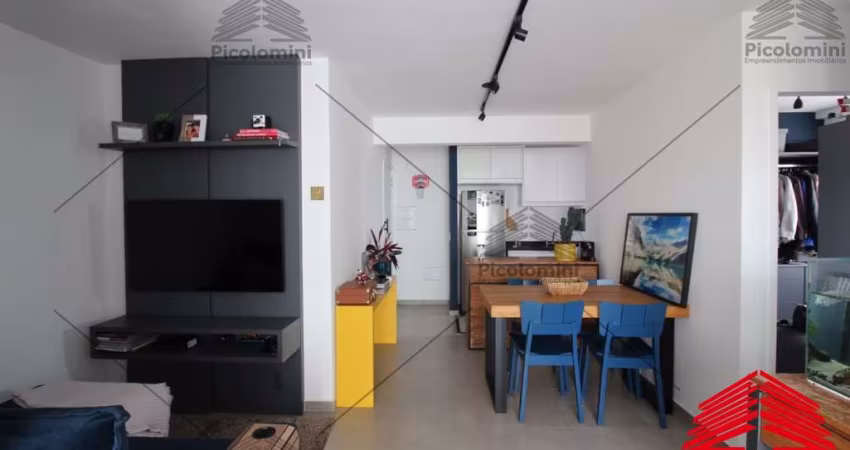 Apartamento a venda na Mooca, 67 m² com 2 quartos (1 suíte), cozinha americana, varanda grill, 2 vagas fixas, depósito, piscina, condomínio clube