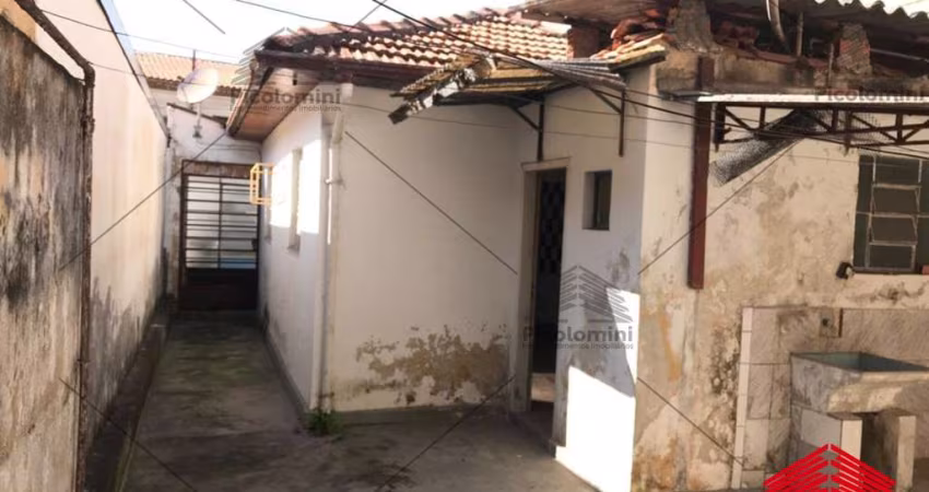Casa térrea a venda no Jardim Independência de 126m², 1 dormitório, 1 banheiro, lavanderia, entrada lateral, varanda, 2 vagas de garagem