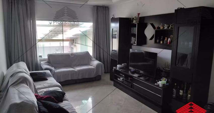 Sobrado à venda no Ipiranga, 3 quartos, 3 suítes, sala ampla, 5 banheiros, quintal com churrasqueira, 4 vagas de garagem com portão eletronico, 150m².