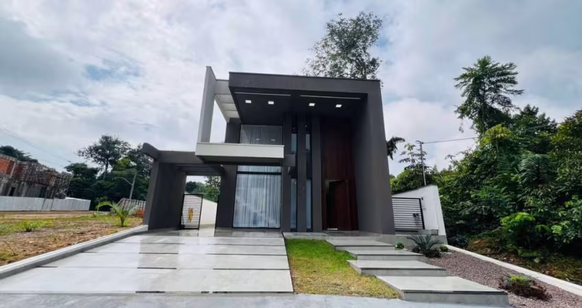 Casa alto padrão com piscina e cascata + área goumert no Alphaville Manaus 4, são 4 suítes. Financia!