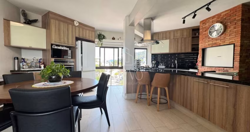 Duplex semi mobiliado com 3 dormitórios sendo 2 suítes pé na areia em Canasvieiras - Florianópolis.