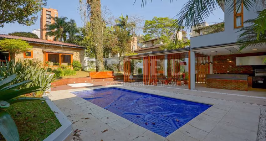 CASA NO ALTO DA BOA VISTA com 1.200m² terreno - 4 suítes, área gourmet, piscina, 8 vagas
