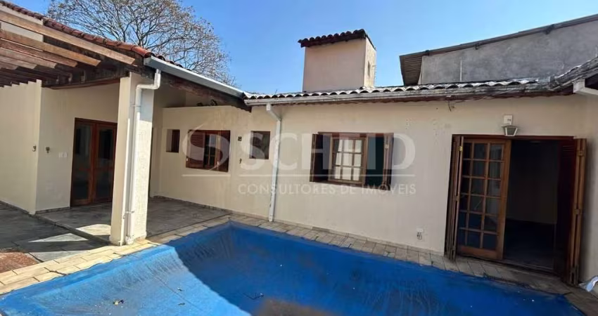 Casa Terrea com 3 suites e piscina