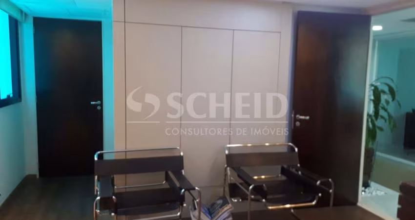 Conjunto comercial de 172m²  com 5 salas e 4 vagas para alugar em Moema - SP