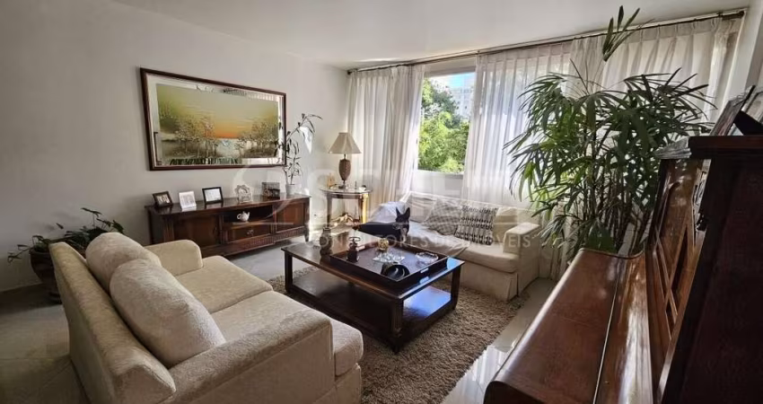 Apartamento à venda em Moema 131m² 3 dormitórios com 1 suíte repleto de armários