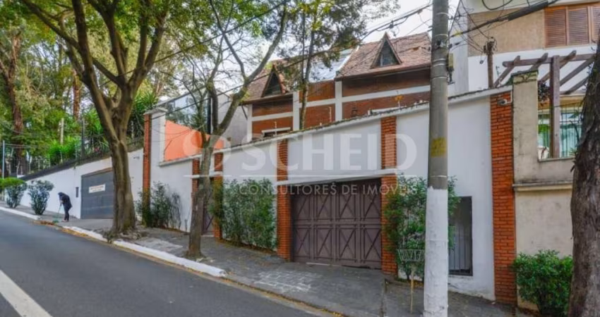 Casa á Venda em Moema -  362m² - 4 Dormitórios - 1 Suíte -  3 banheiros - 5 Vagas
