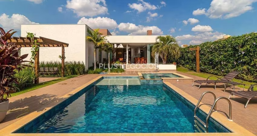 Casa à venda de Alto Padrão no Condomínio Saint Charbel – 4 Suítes, Piscina com Hidro e Área Gourme