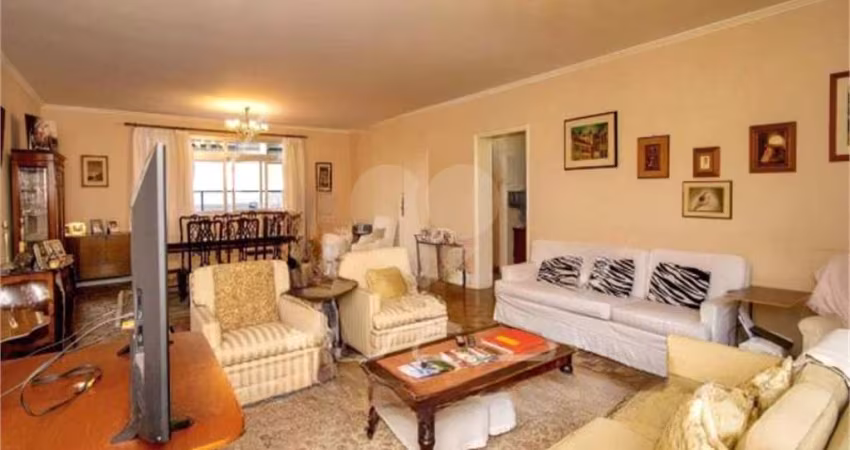 Apartamento com 3 quartos à venda ou para locação em Cerqueira César - SP