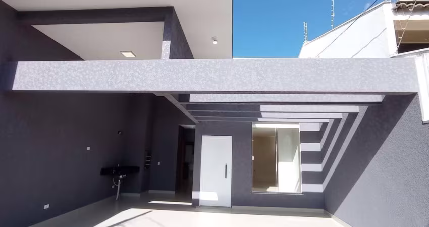 CASA À VENDA EM MARINGÁ COM SUÍTE