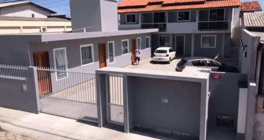 BROGNOLI VENDE - Prédio com 7 apartamento no bairro do São João do Rio Vermelho.
