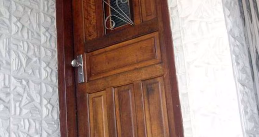 Casa à venda no Centro em Salto/SP. Esse imóvel possui: Casa da frente com laje: 3 dormitórios Sala de estar Cozinha Despensa Banheiro Lavanderia