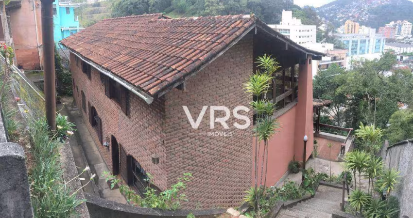 Casa com 3 dormitórios à venda, 366 m² por R$ 770.000,00 - Vila Muqui - Teresópolis/RJ