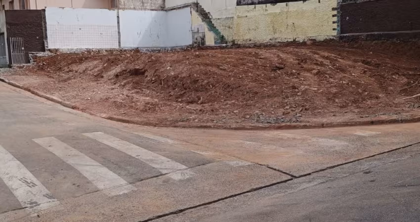 Terreno com 258 metros de esquina.