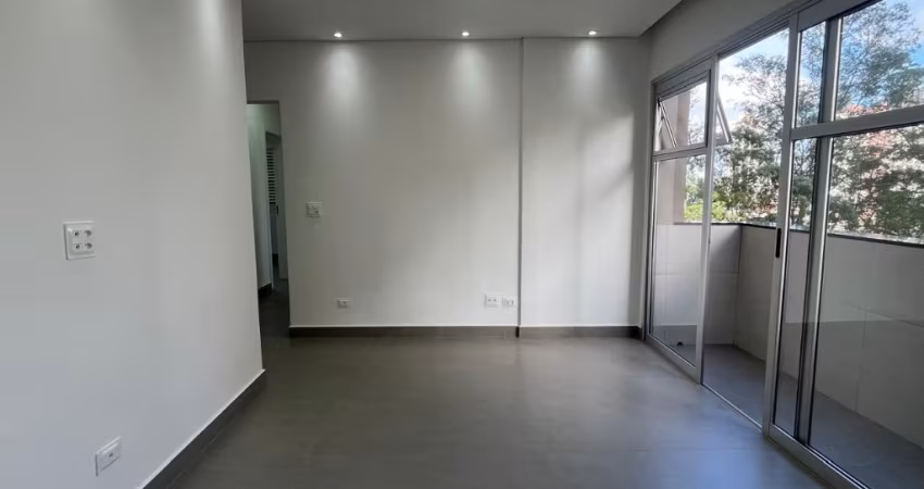 Apartamento reformado com 84 metros com 2 quartos e 1 vaga