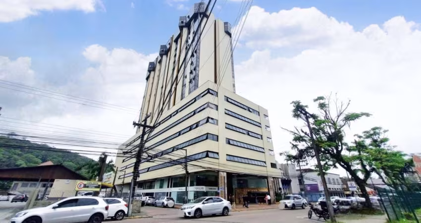 Excelente sala comercial conta com espaço amplo e 1 lavabo.