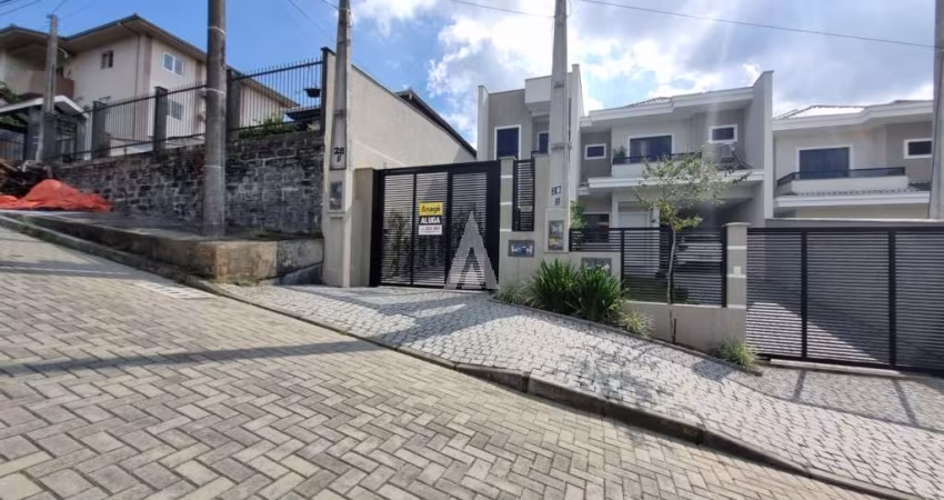 Geminado com 2 quartos, sala de estar/  jantar, cozinha, area de serviço, banheiro social e lavabo.