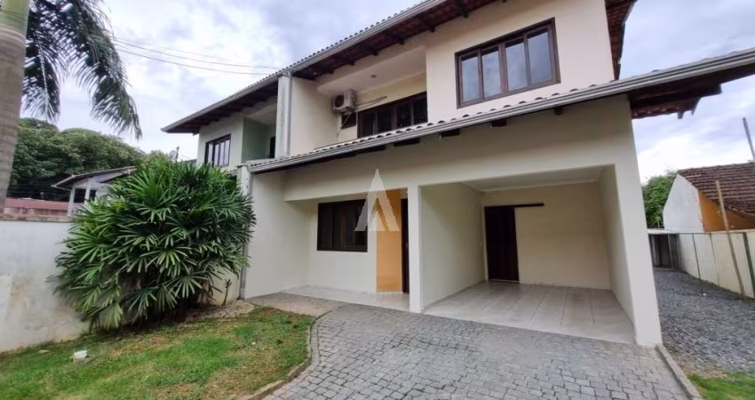 Casa residencial com 3 quartos  para alugar, 131.67 m2 por R$3500.00  - Costa E Silva - Joinville/SC