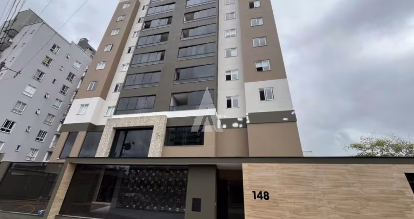 Cobertura ampla com 3 quartos sendo 1 suíte no bairro Anita Garibaldi