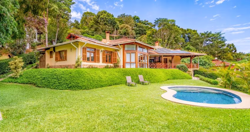 Exclusividade e Conforto em Itaipava: Casa de Alto Padrão com Lazer Completo e Sustentabilidade