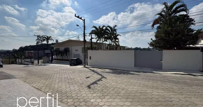 Excelente oportunidade de investimento: Galpão Comercial à venda em Joinville-SC, bairro Costa e Silva! 1.631m².