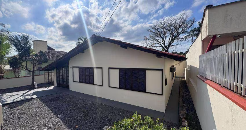 Casa com 4 dormitórios para alugar, 250 m² por R$ 2.890,01/mês - Petrópolis - Joinville/SC