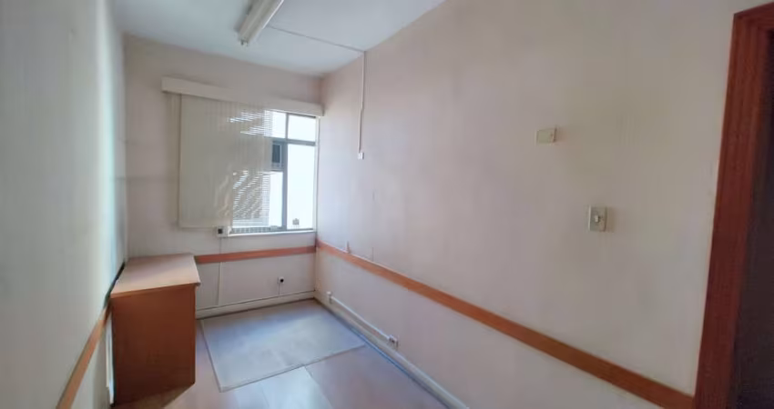 Sala comercial com 20m² a uma quadra da Praça da Sé