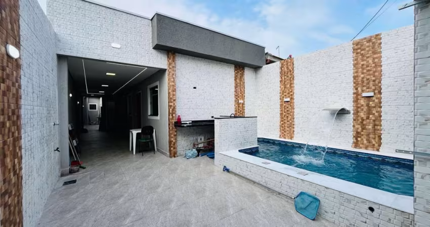 Cara Alto Padrão com piscina e churrasqueira, na Vila Tupi em Praia Grande - SP.