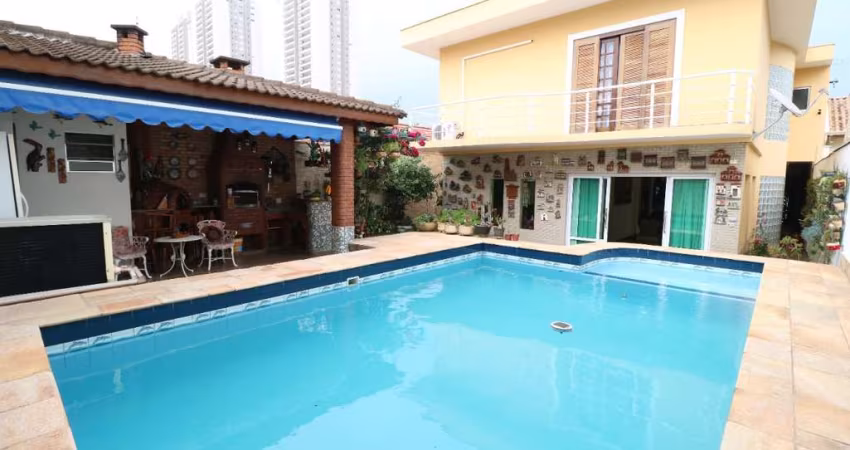Sobrado para venda com 3 quartos, sendo 3 suítes, 283.79m²